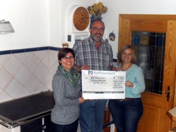 Spenden&uuml;bergabe an Hr. Hofbauer von der Kinderkrebshilfe Rottal-Inn